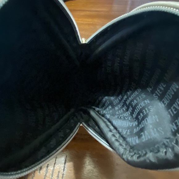 Steve Madden Makeup Pouch - Picture 2 of 12
